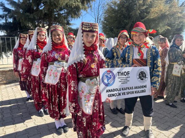 Kaşık ( akşehir ) Kız - Erkek kostümü